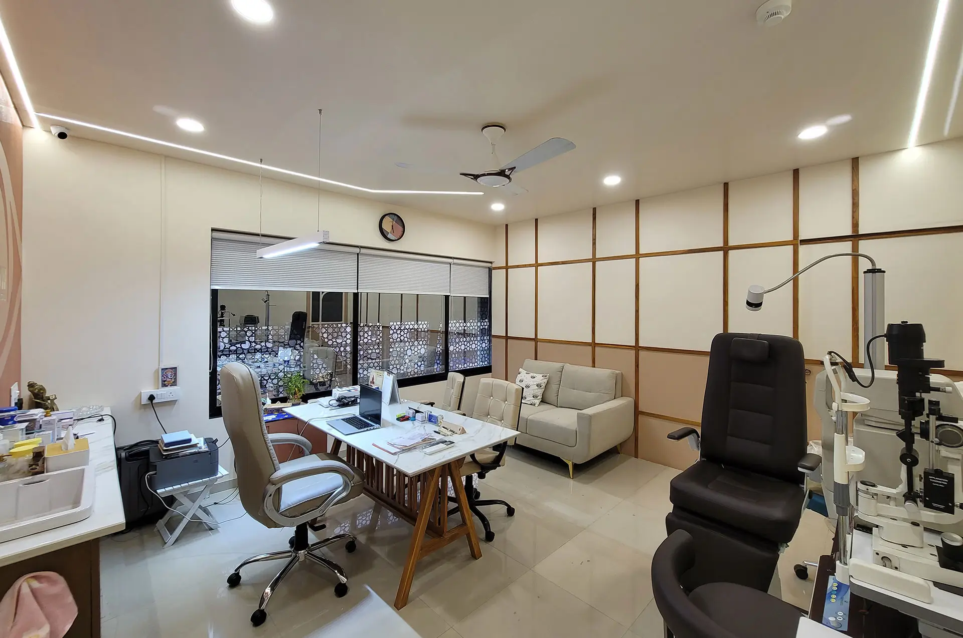 eye care hospital in vadodara - OptiGlow Eye Hospital